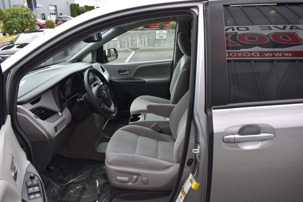 Certified 2016 Toyota Sienna LE FWD image 16