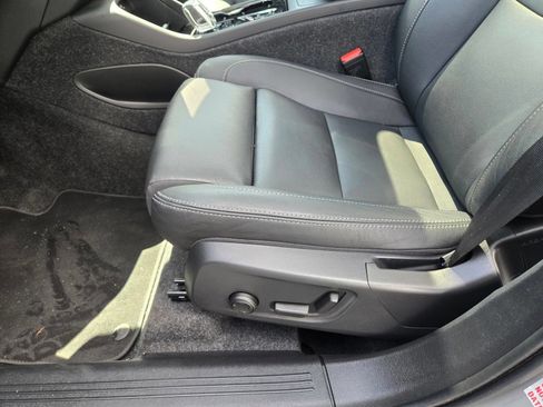 Certified 2025 Volvo XC40 B5 Plus AWD/4WD image 14