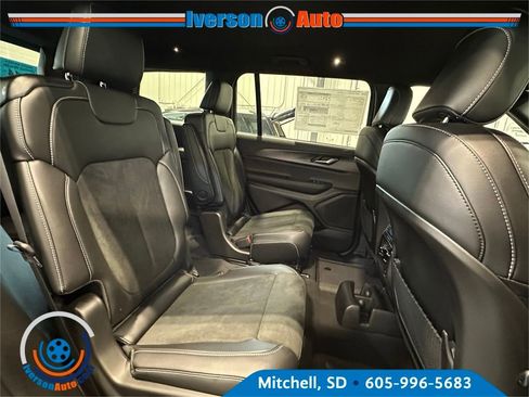 New 2025 Jeep Grand Cherokee L Laredo image 31