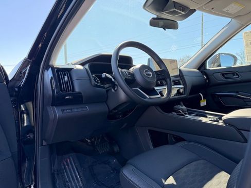 New 2026 Nissan Pathfinder S image 10