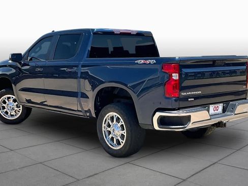 Used 2022 Chevrolet Silverado 1500 LT AWD/4WD image 12