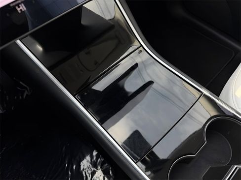 Used 2021 Tesla Model Y Long Range image 19