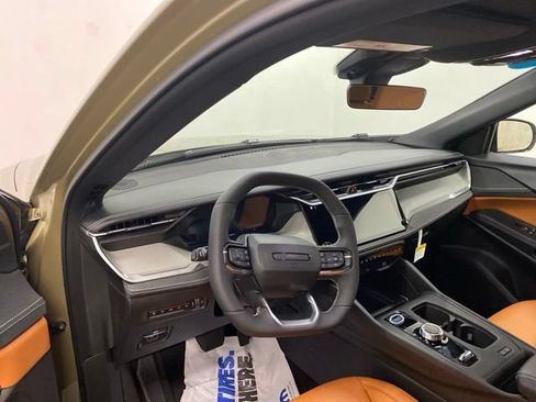 Used 2026 Jeep Cherokee Laredo AWD/4WD image 7