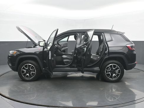 Used 2025 Jeep Compass Trailhawk w/ Sun & Sound Group AWD/4WD image 61
