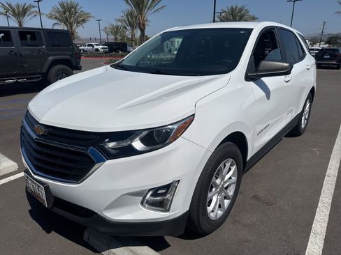 Used 2021 Chevrolet Equinox LS w/ LS Convenience Package FWD image 4