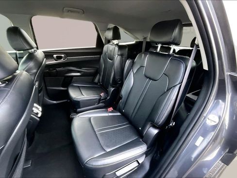 Used 2022 Kia Sorento S image 25