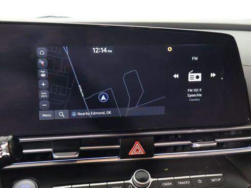 Used 2024 Hyundai Elantra Limited image 7