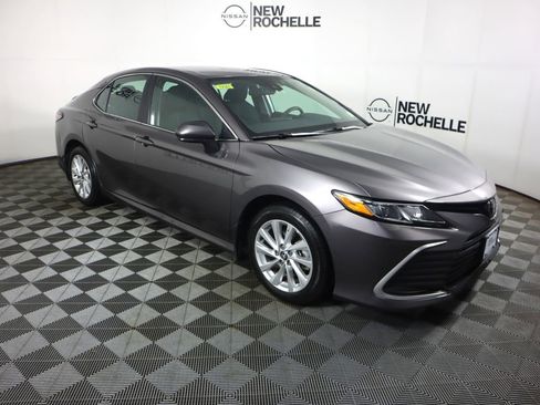 Used 2023 Toyota Camry LE image 4