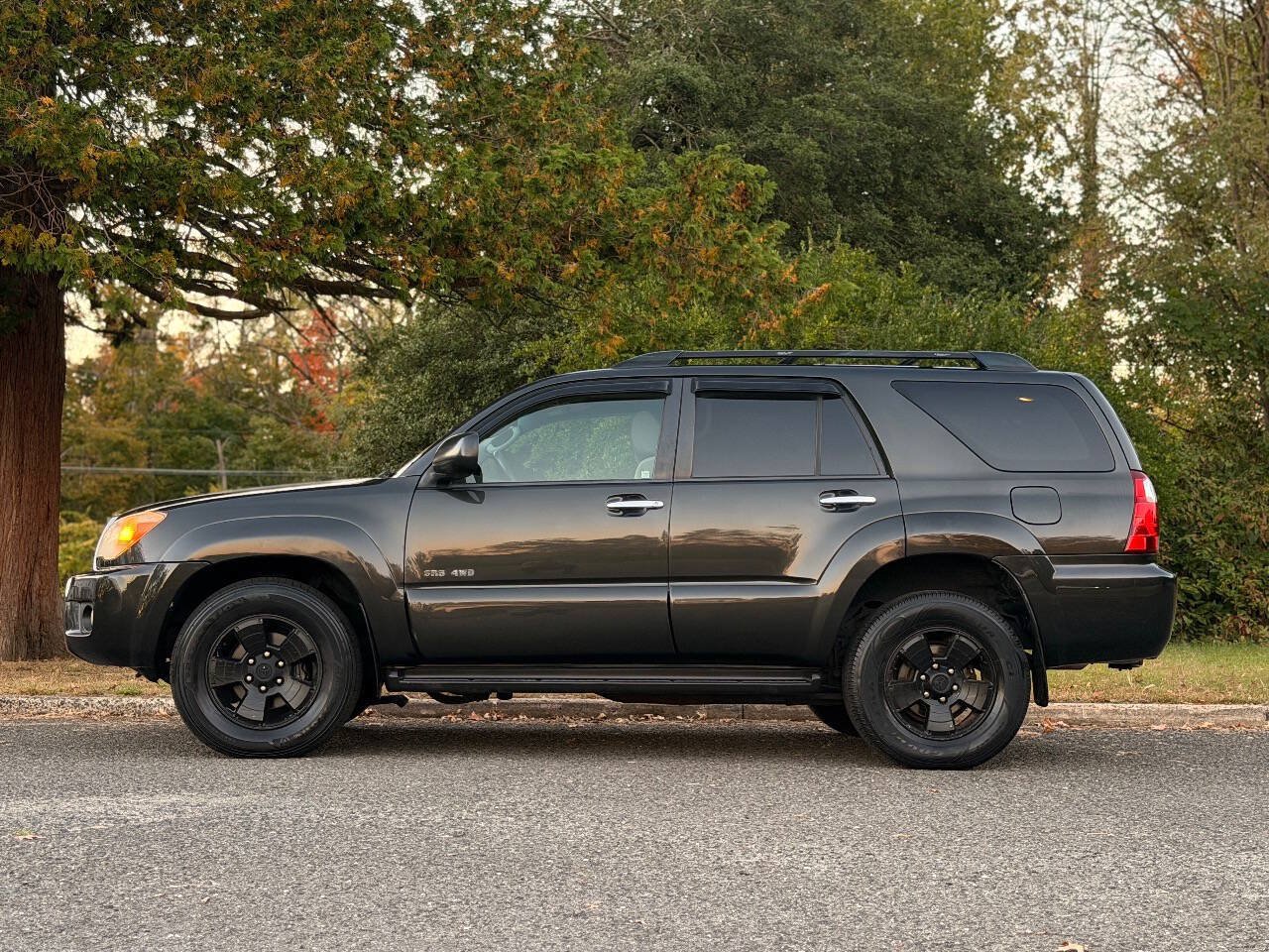 Used 2007 Toyota 4Runner SR5 AWD/4WD image 2