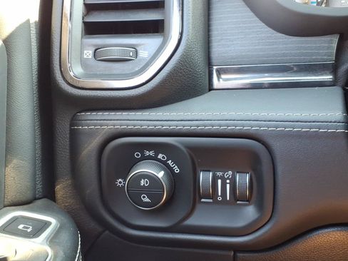 Used 2022 RAM 3500 Limited AWD/4WD image 27