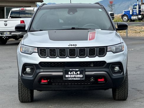 Used 2025 Jeep Compass Trailhawk w/ Trailer Tow Group AWD/4WD image 10