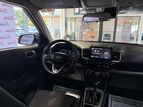 Used 2021 Hyundai Venue SE FWD image 25