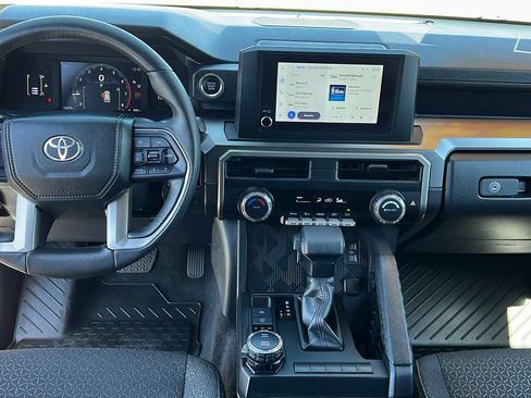 Used 2025 Toyota 4Runner SR5 AWD/4WD image 15