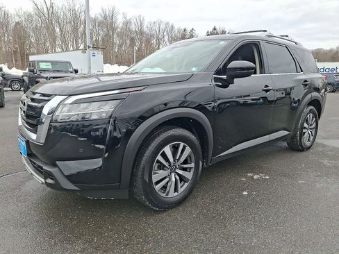 Used 2023 Nissan Pathfinder SL image 3