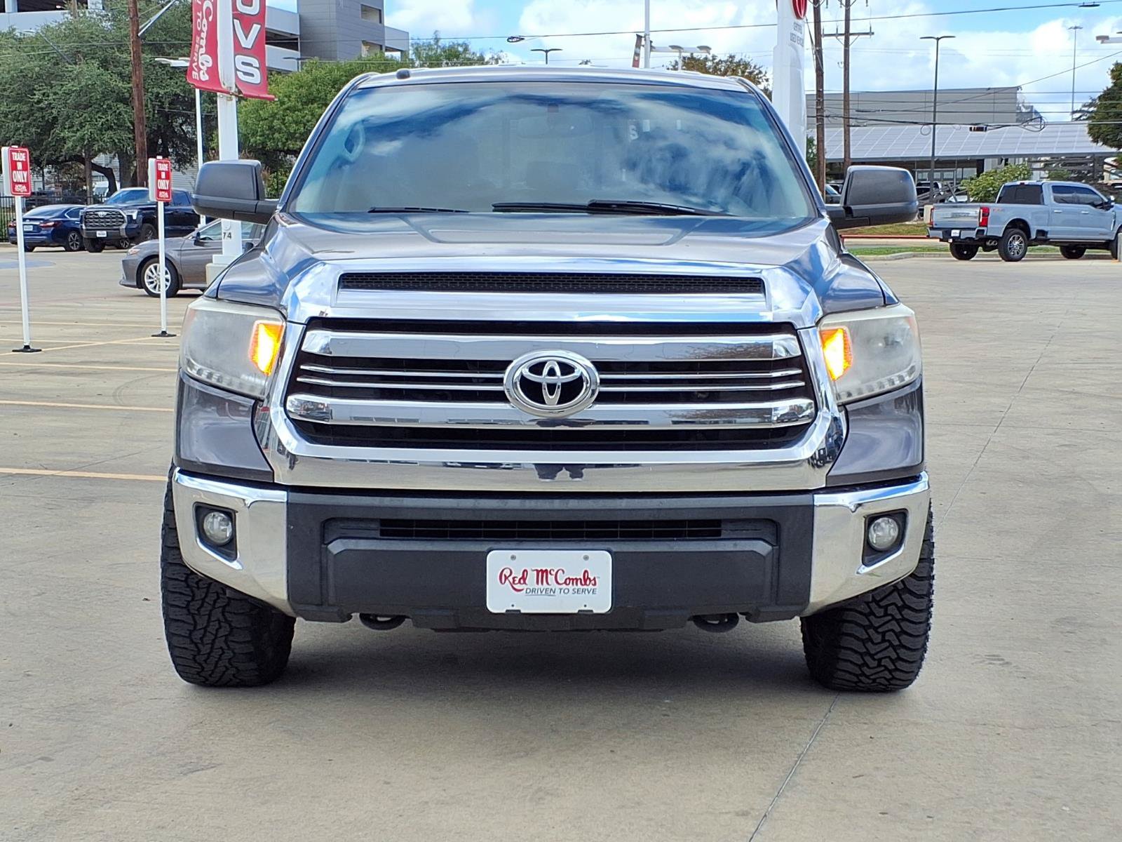 Used 2017 Toyota Tundra SR5 w/ SR5 Upgrade Package AWD/4WD image 2