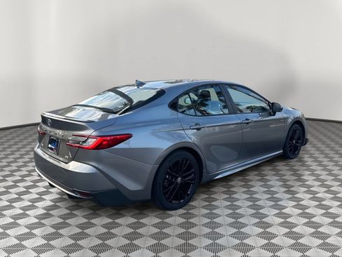 Used 2025 Toyota Camry SE image 5