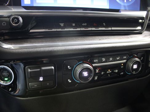 Used 2024 Chevrolet Silverado 2500 LTZ AWD/4WD image 17