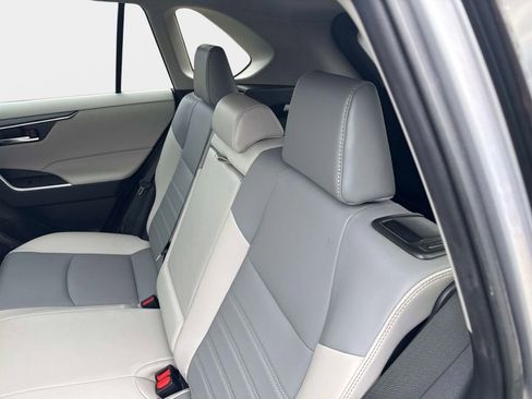 Used 2022 Toyota RAV4 XLE Premium image 15