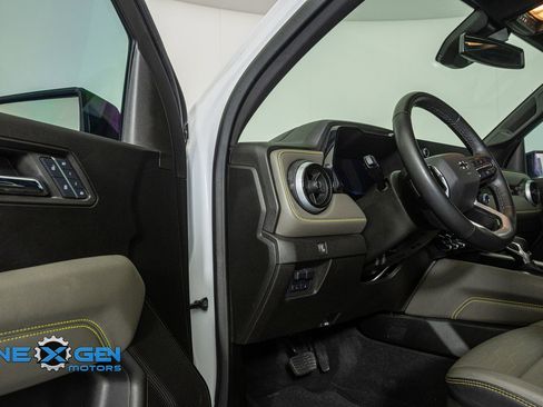 Used 2024 Chevrolet Colorado ZR2 w/ ZR2 Convenience Package III AWD/4WD image 10