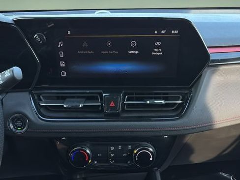 Used 2024 Chevrolet TrailBlazer RS w/ Driver Confidence Package FWD image 25