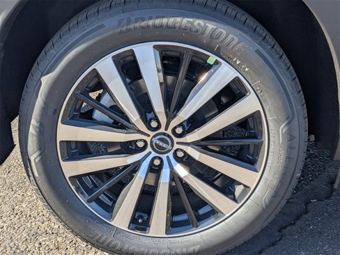 New 2025 Nissan Pathfinder Platinum image 9