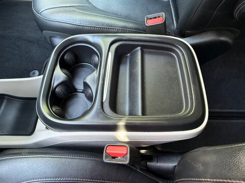 Used 2019 Chrysler Pacifica Touring-L FWD image 31