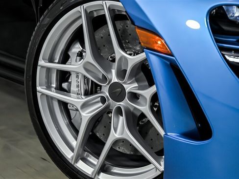 Used 2025 McLaren 750S Spider RWD image 3