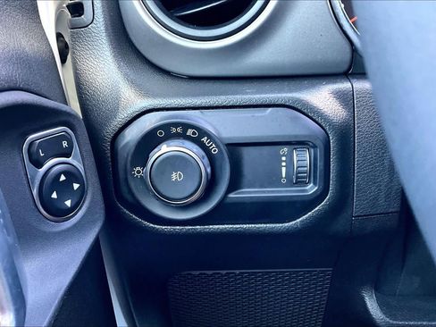 Used 2023 Jeep Wrangler Unlimited Sport AWD/4WD image 32