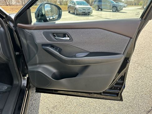 Used 2022 Nissan Rogue SV image 14