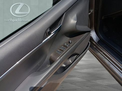 Used 2024 Toyota Camry SE FWD image 8