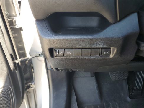 Used 2021 Toyota RAV4 XLE Premium image 28