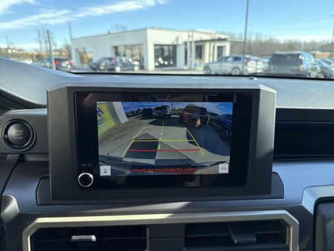 Used 2025 Toyota Tacoma 2WD Double Cab image 25