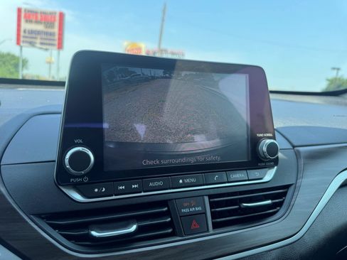 Used 2024 Nissan Altima 2.5 SV FWD image 15