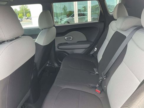 Used 2018 Kia Soul FWD image 11