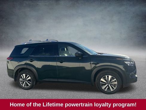 Used 2024 Nissan Pathfinder SL w/ Black Appearance Package image 7