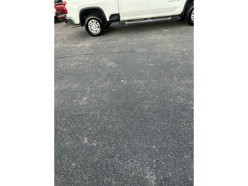 Used 2025 Chevrolet Silverado 2500 LT AWD/4WD image 2