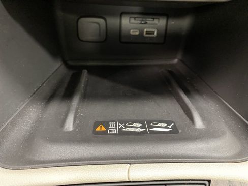 Used 2023 GMC Acadia Denali w/ Denali Technology Package image 29