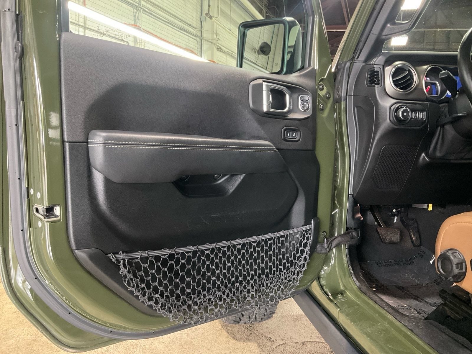 Used 2021 Jeep Wrangler Unlimited Rubicon w/ Cold Weather Group AWD/4WD image 27