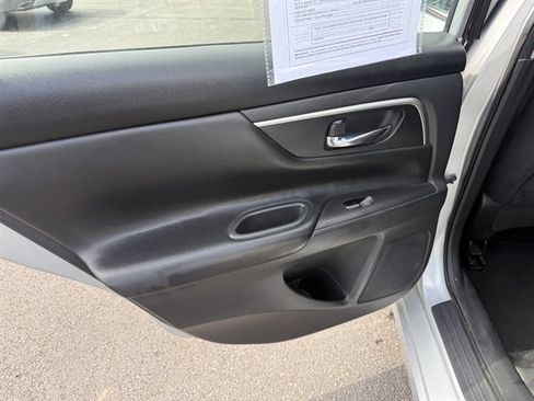 Used 2015 Nissan Altima 2.5 SV FWD image 32