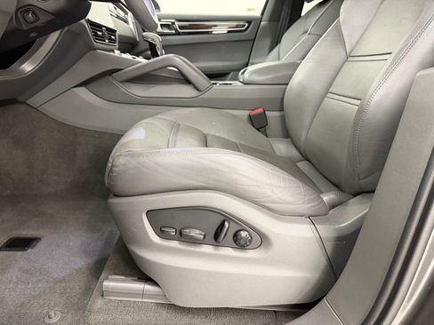 Certified 2023 Porsche Cayenne AWD/4WD image 15