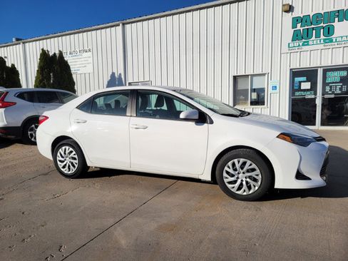 Used 2018 Toyota Corolla LE image 9