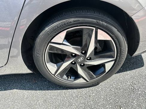 Used 2023 Hyundai Elantra Limited FWD image 3