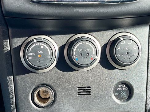 Used 2012 Nissan Rogue SV w/ Premium Pkg image 16