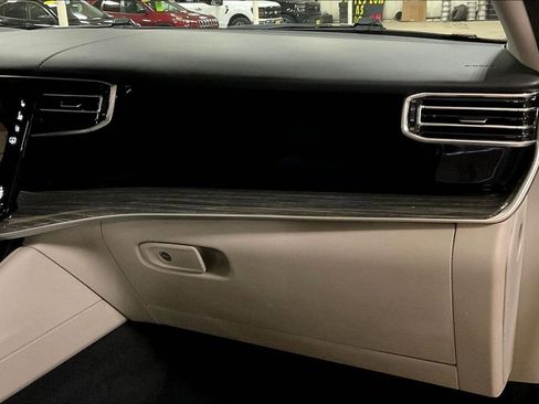 Used 2022 Jeep Wagoneer Series II w/ Premium Group I AWD/4WD image 15