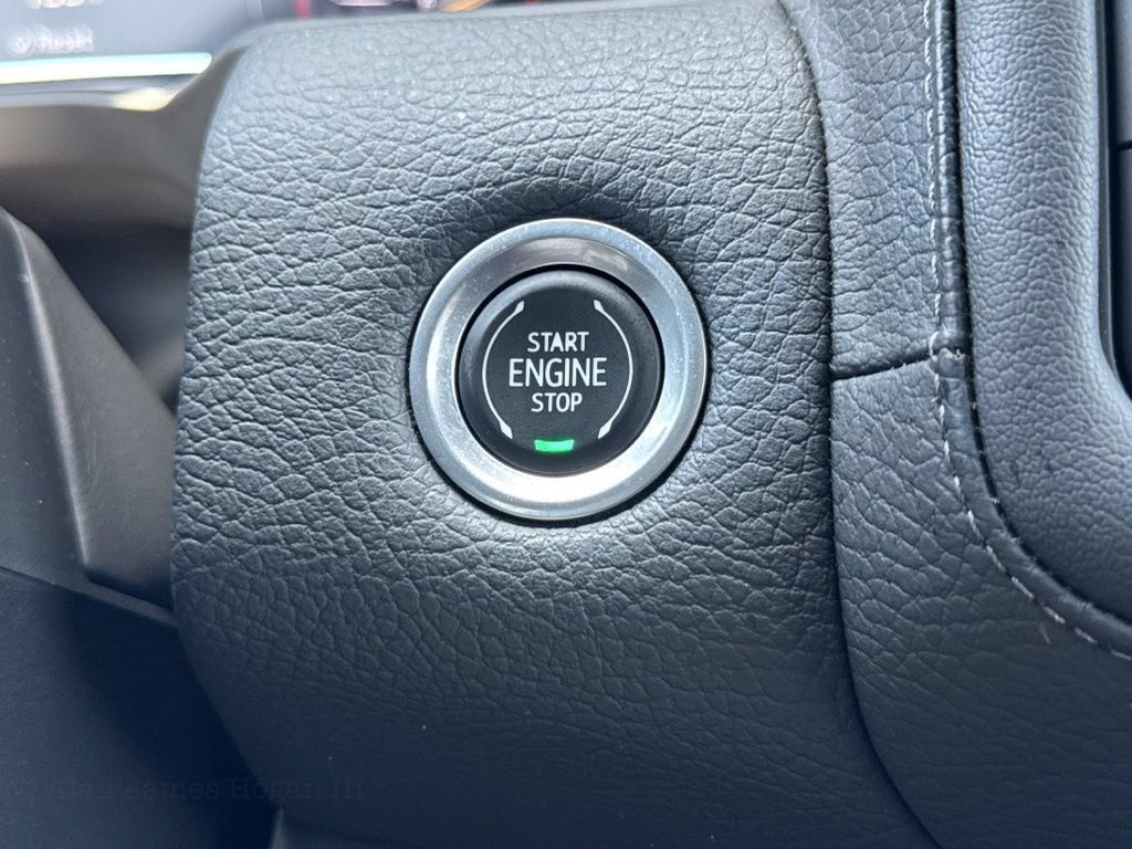 Used 2022 GMC Yukon Denali RWD image 17