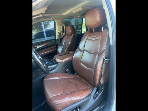 Used 2015 Cadillac Escalade Premium RWD image 9