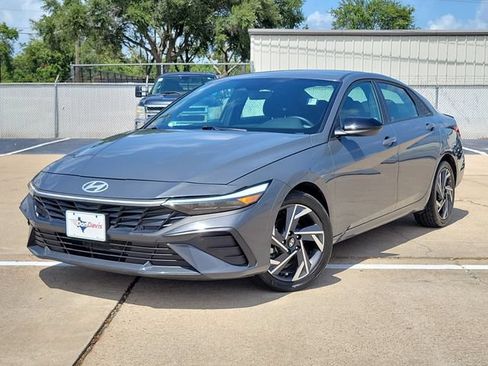 Used 2025 Hyundai Elantra Sport FWD image 31