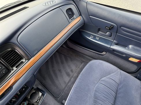 Used 1996 Ford Crown Victoria LX image 29
