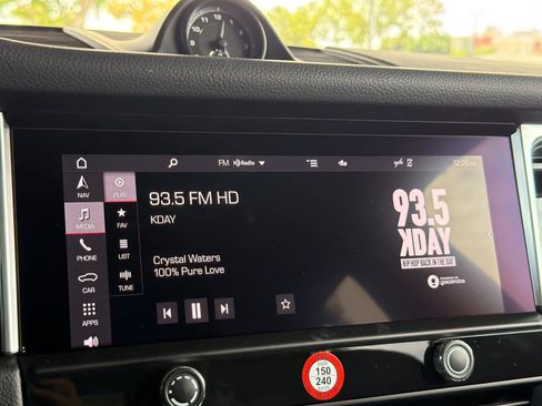 Certified 2023 Porsche Macan AWD/4WD image 21