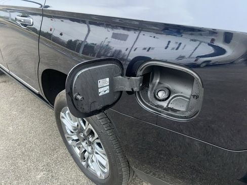 Used 2024 GMC Yukon Denali Ultimate image 11